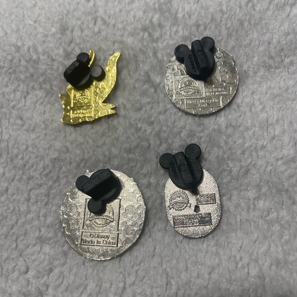 Disney pin assortment - Picture 2 of 2